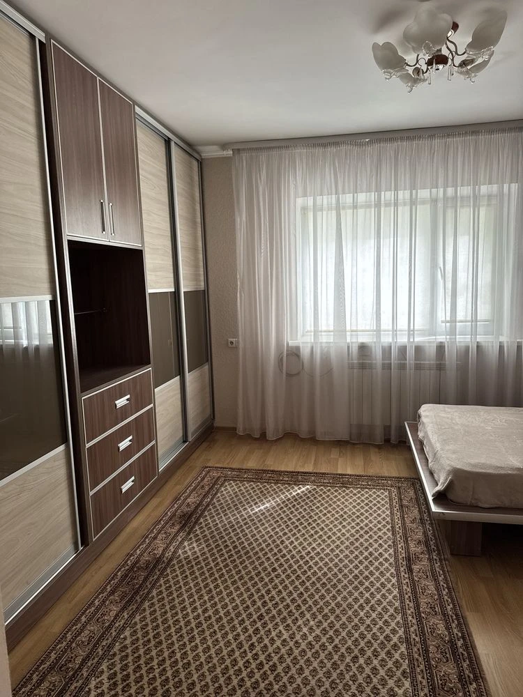 Sale of a 3-bedroom apartment in the center of Rzhyshe