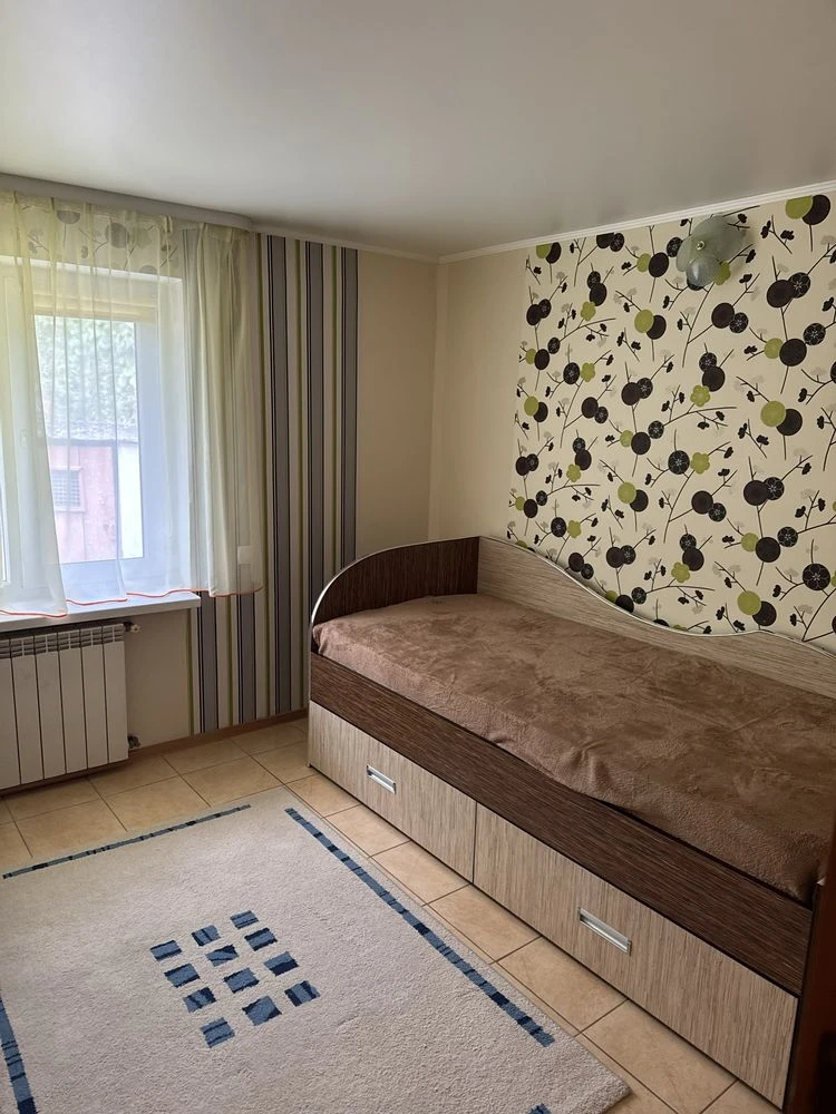 Sale of a 3-bedroom apartment in the center of Rzhyshe
