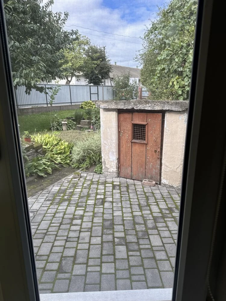 Sale of a 3-bedroom apartment in the center of Rzhyshe