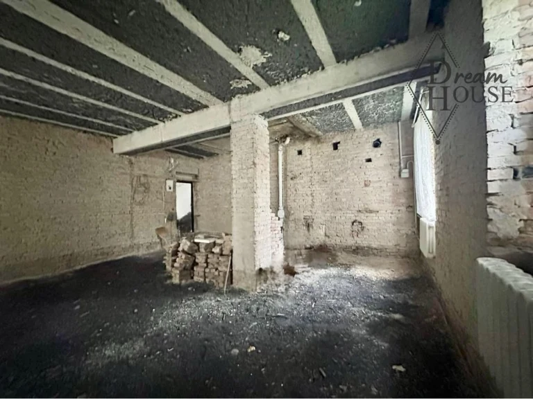 Sale of a 2-room apartment in the city center for renovation