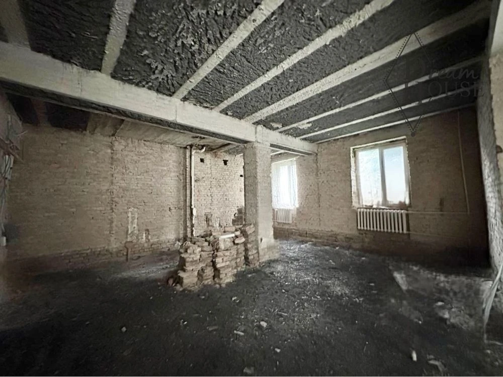 Sale of a 2-room apartment in the city center for renovation