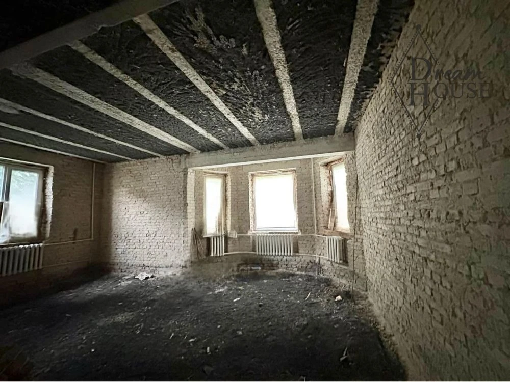 Sale of a 2-room apartment in the city center for renovation