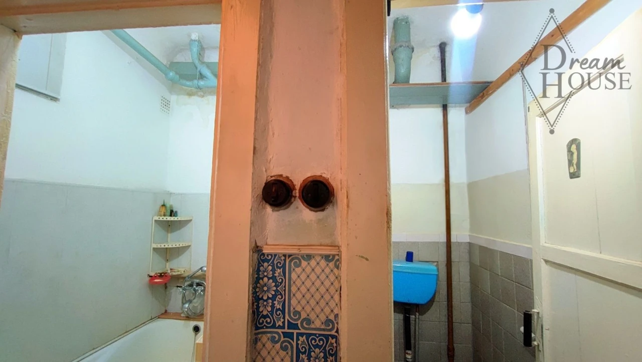 Sale of a 3-room apartment in the city center