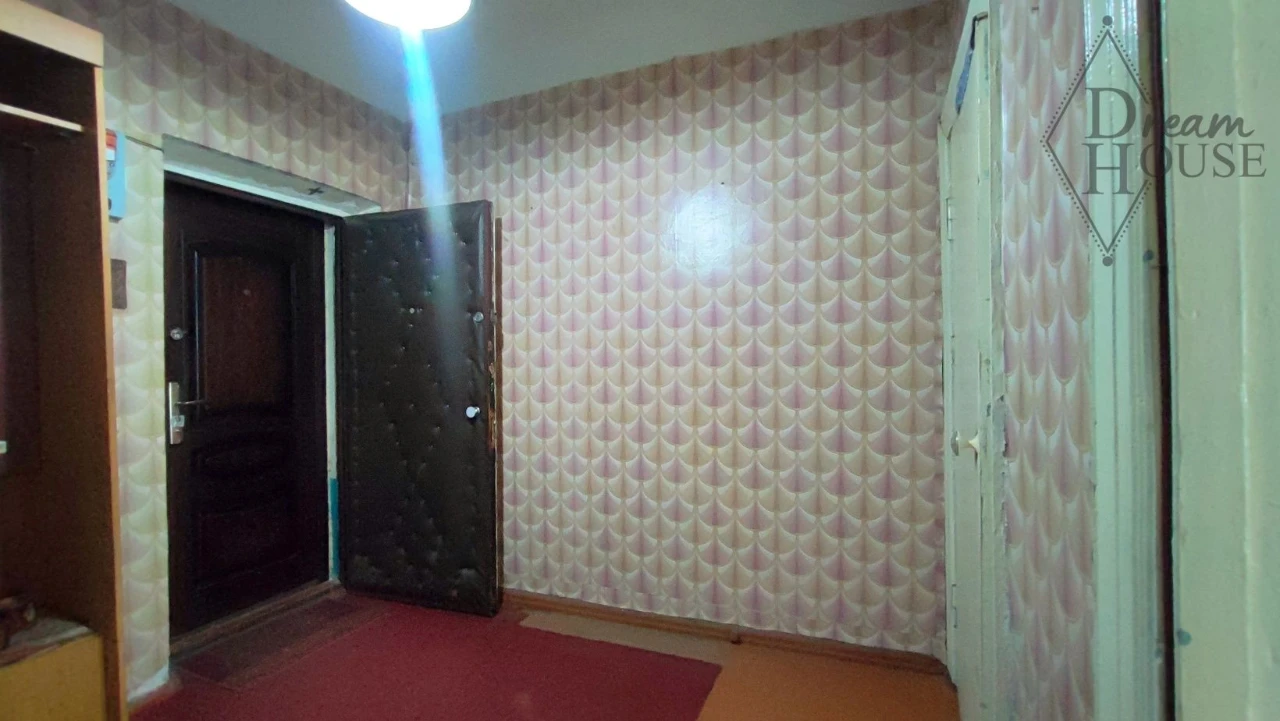 Sale of a 3-room apartment in the city center