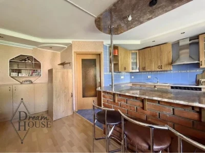 Sale of a 3-bedroom apartment
