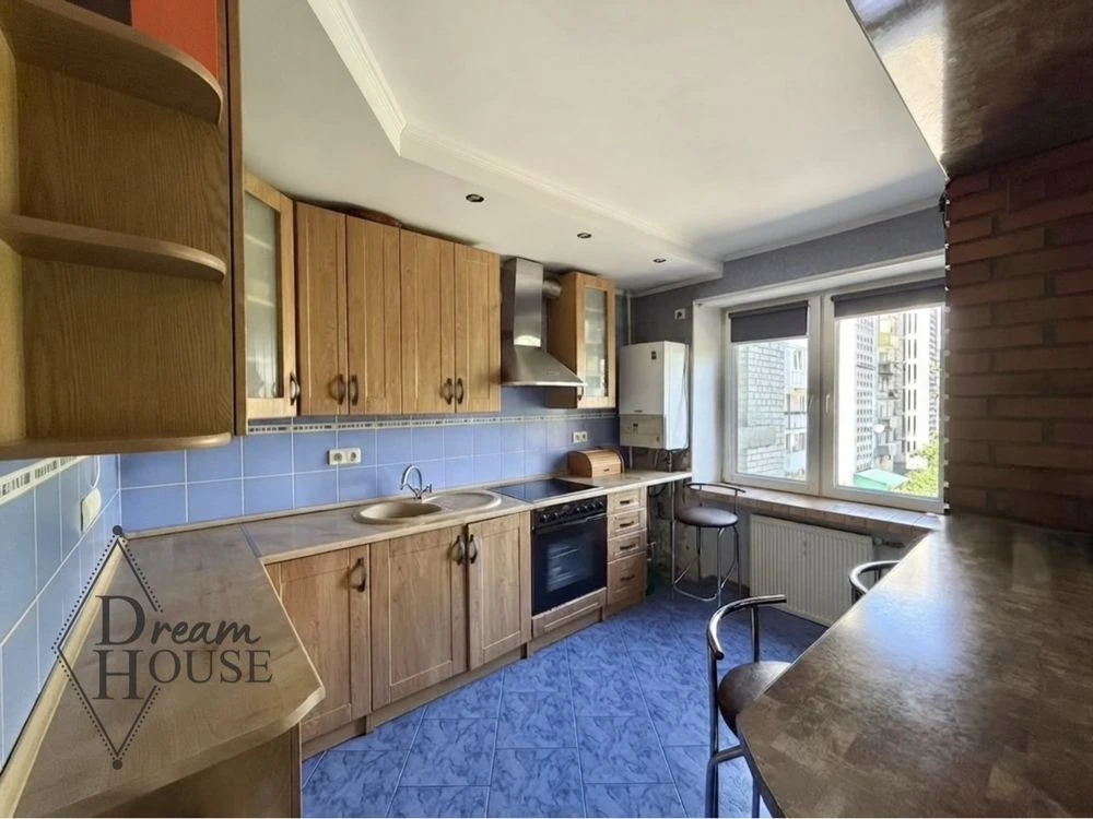 Sale of a 3-bedroom apartment