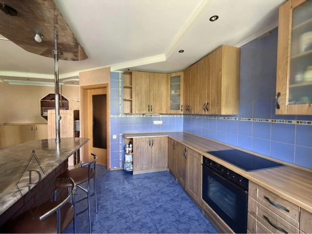Sale of a 3-bedroom apartment