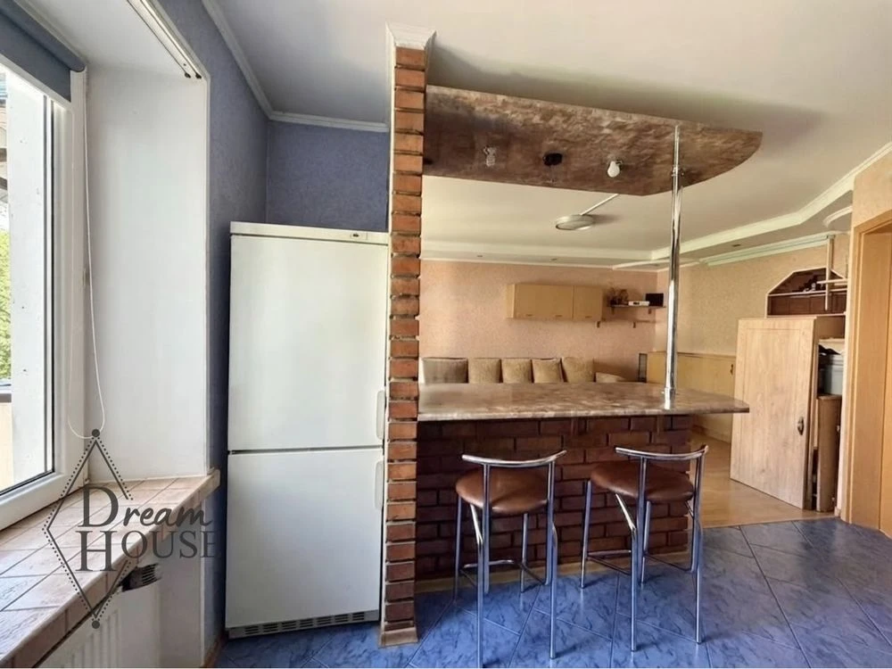 Sale of a 3-bedroom apartment
