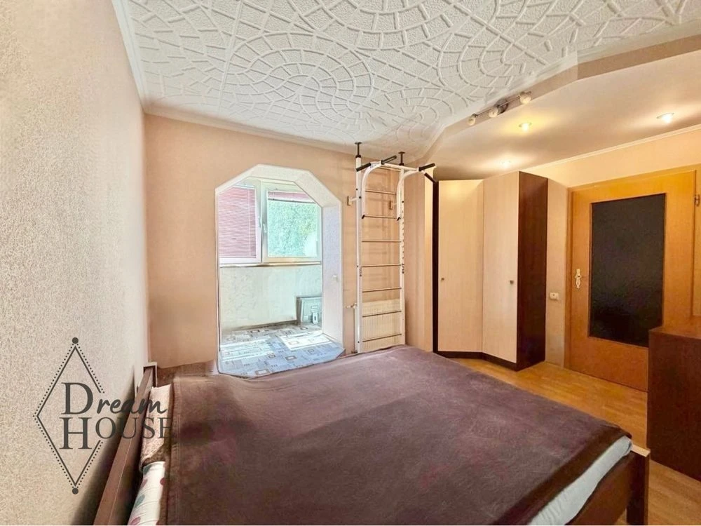 Sale of a 3-bedroom apartment