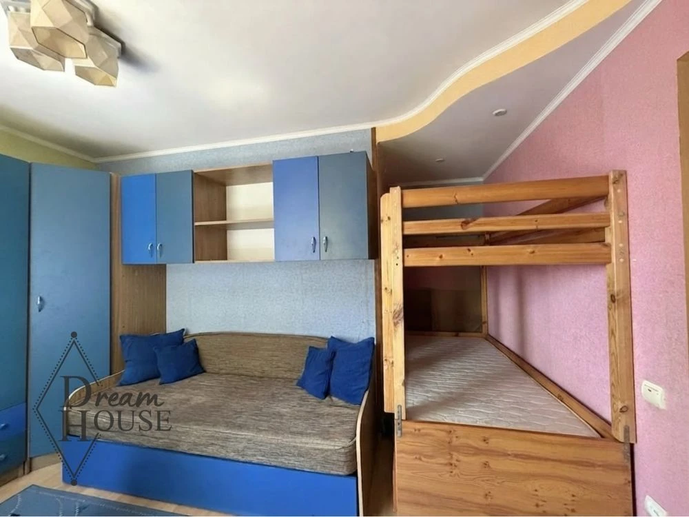 Sale of a 3-bedroom apartment