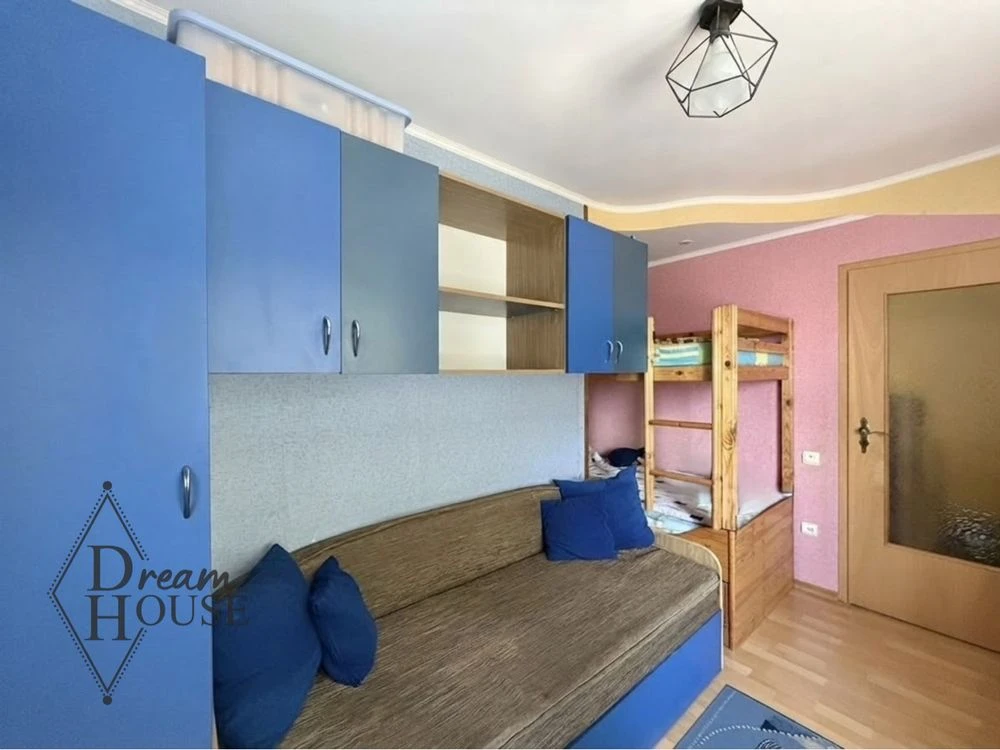 Sale of a 3-bedroom apartment