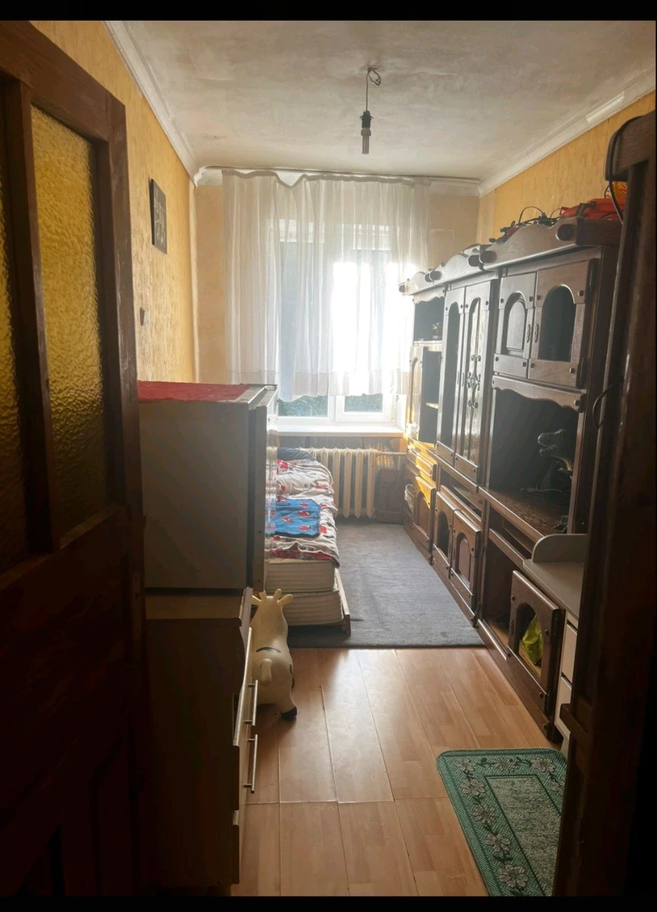 Apartment in the center of Novovolynsk, 1st floor