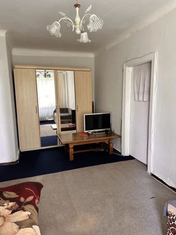 2-room apartment in the center, ground floor, Novovolynsk (under)