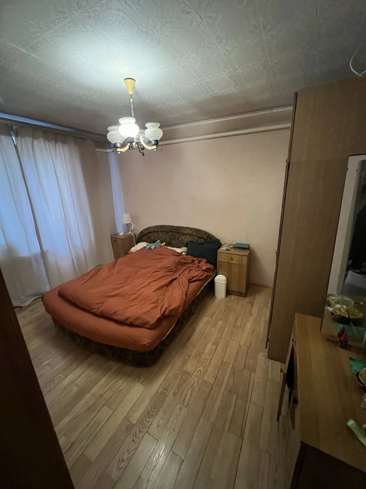 Продається 4-кімнатна квартира.