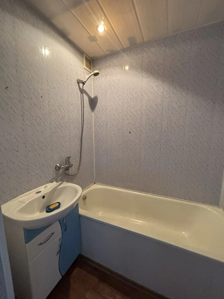 4-room apartment for sale in the center of Verkhnedniprovsk!