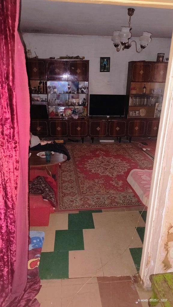 Продам 3-х. комнатную квартиру под ремонт..