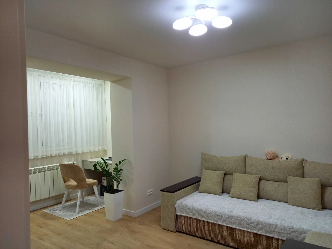 4-кімнатна квартира, АГО, Лівий берег, 2 поверх