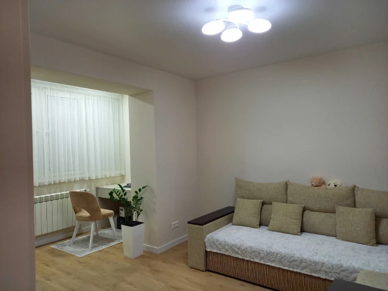 4-кімнатна квартира, АГО, Лівий берег, 2 поверх