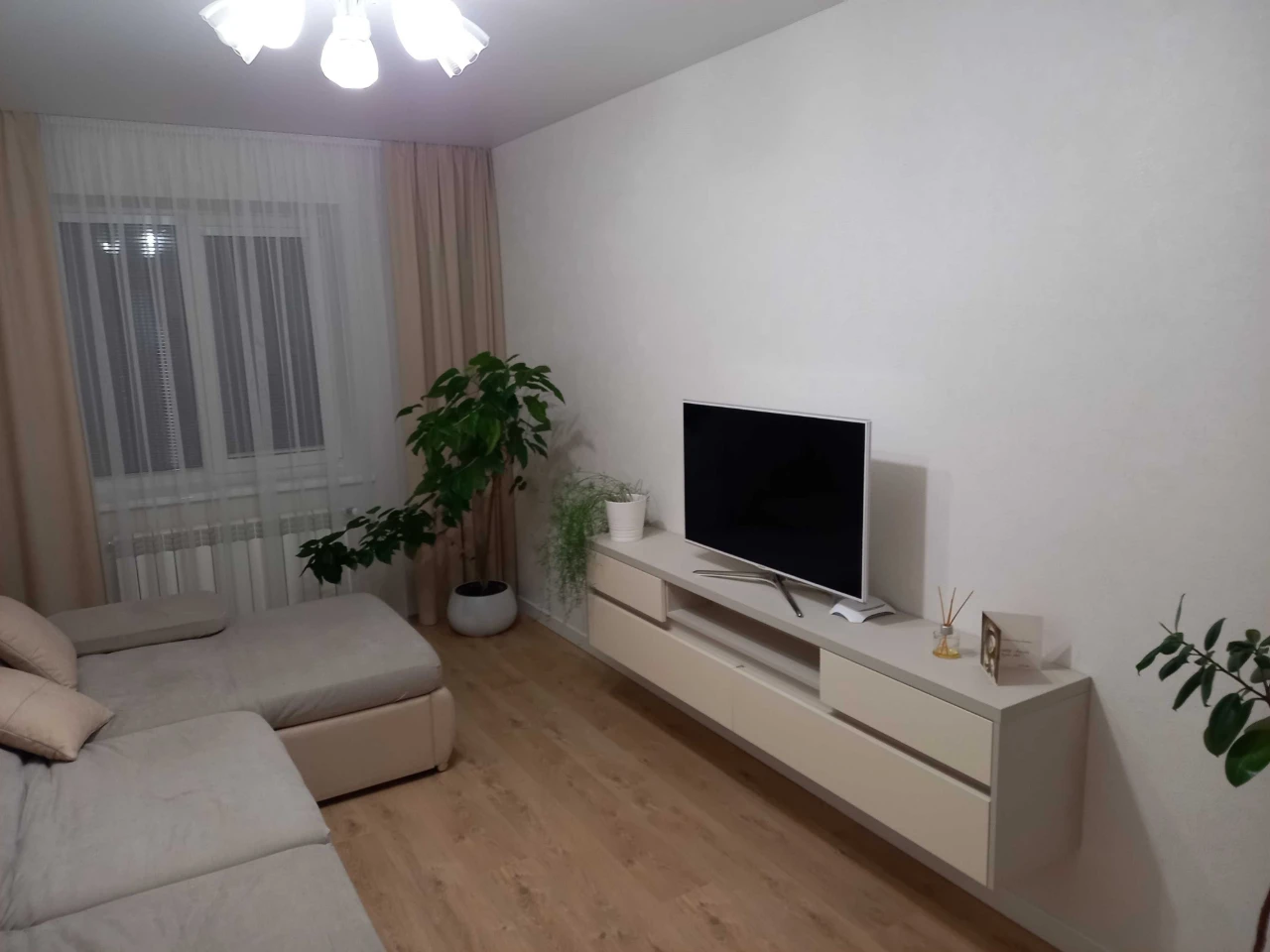 4-кімнатна квартира, АГО, Лівий берег, 2 поверх