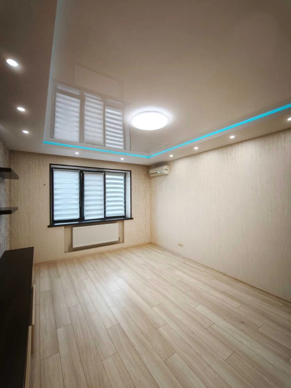 For Sale 3-room apartment on the Left Bank near the embankment on Nadnepryansky Avenue (50 years of USSR)!