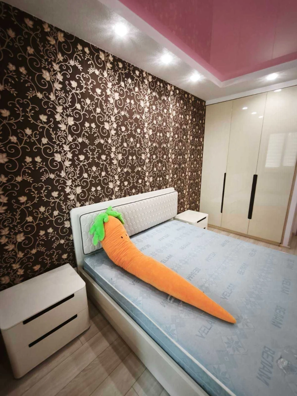 For Sale 3-room apartment on the Left Bank near the embankment on Nadnepryansky Avenue (50 years of USSR)!