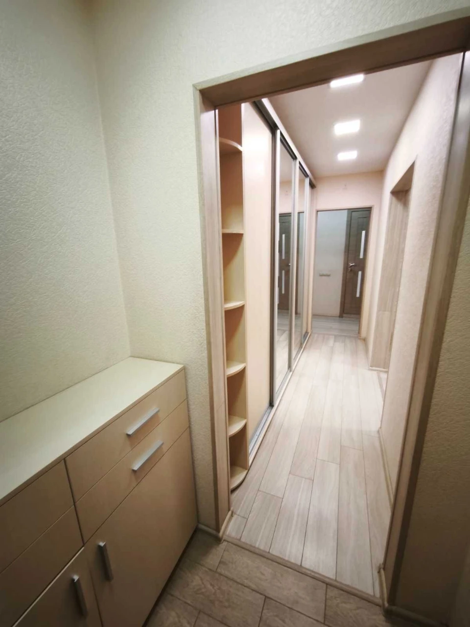 For Sale 3-room apartment on the Left Bank near the embankment on Nadnepryansky Avenue (50 years of USSR)!