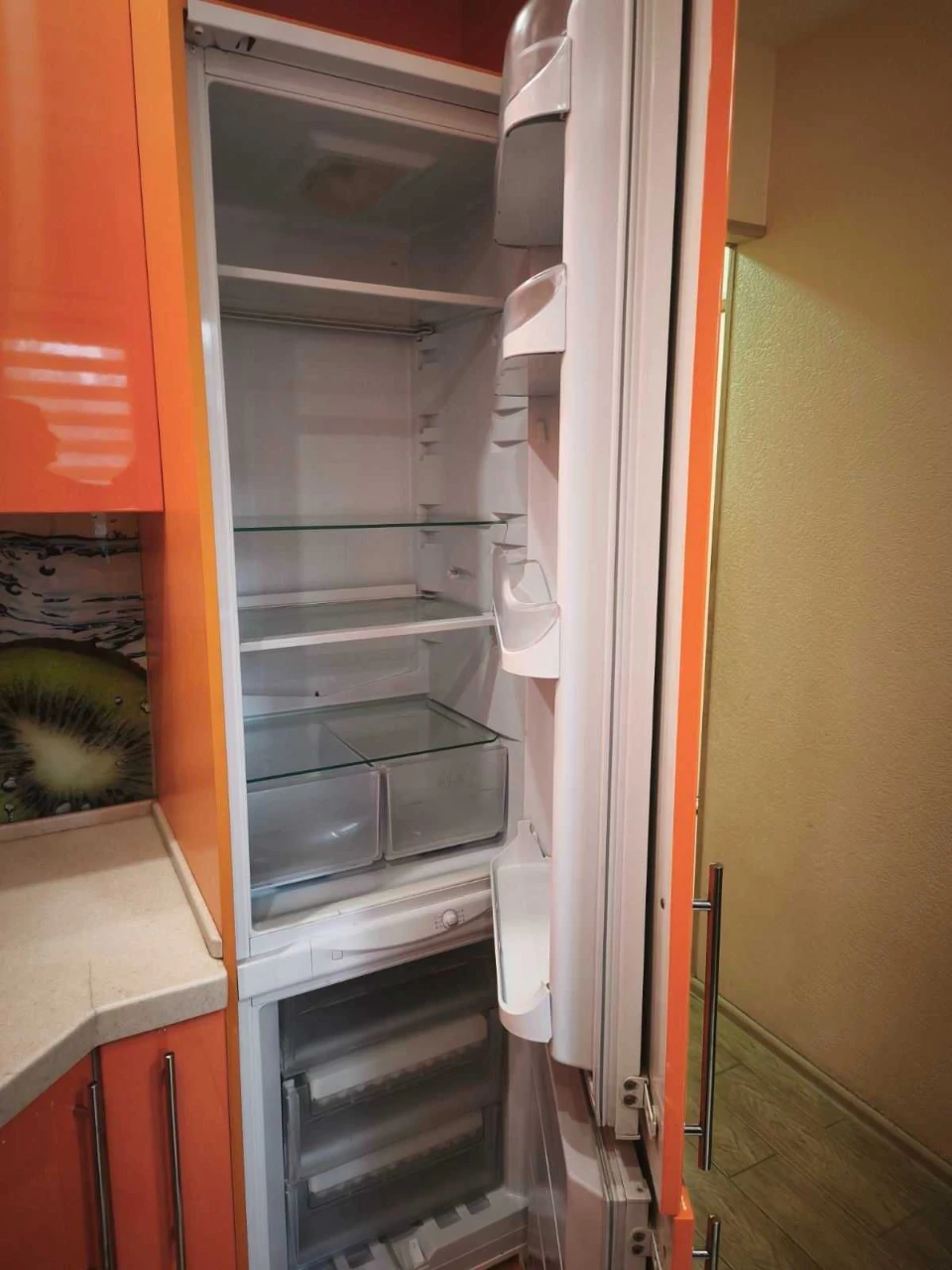 For Sale 3-room apartment on the Left Bank near the embankment on Nadnepryansky Avenue (50 years of USSR)!