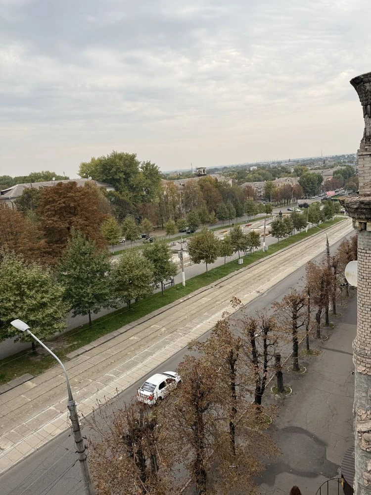 Продам 3 комнатную квартиру в центре