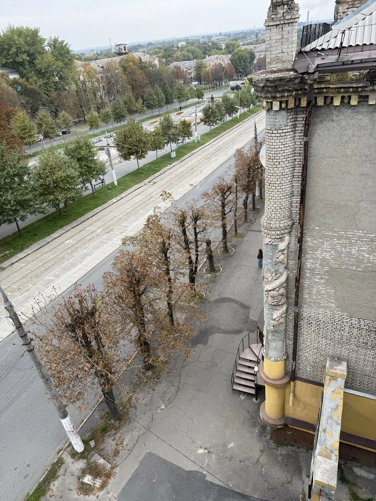 Продам 3 комнатную квартиру в центре