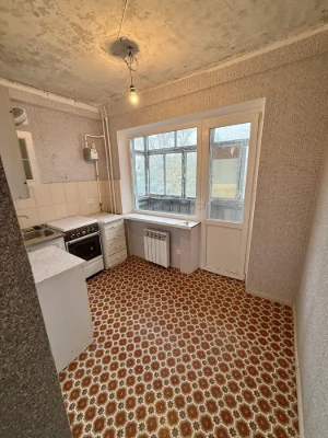 For Sale: 2-bedroom apartment in a 5-story building with new renovation