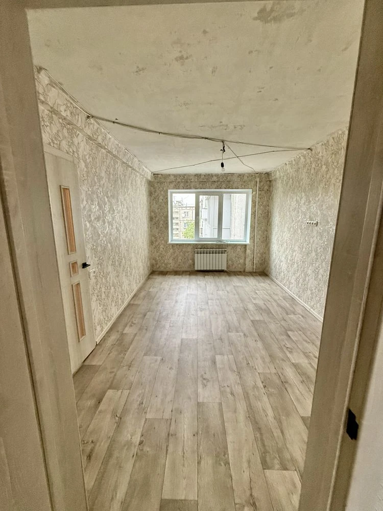 For Sale: 2-bedroom apartment in a 5-story building with new renovation