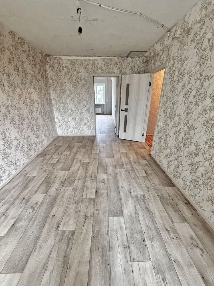 For Sale: 2-bedroom apartment in a 5-story building with new renovation