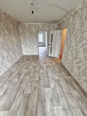For Sale: 2-bedroom apartment in a 5-story building with new renovation