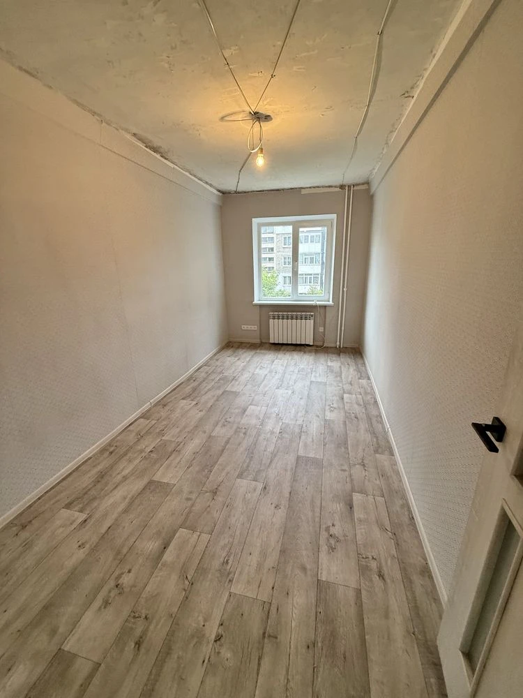 For Sale: 2-bedroom apartment in a 5-story building with new renovation
