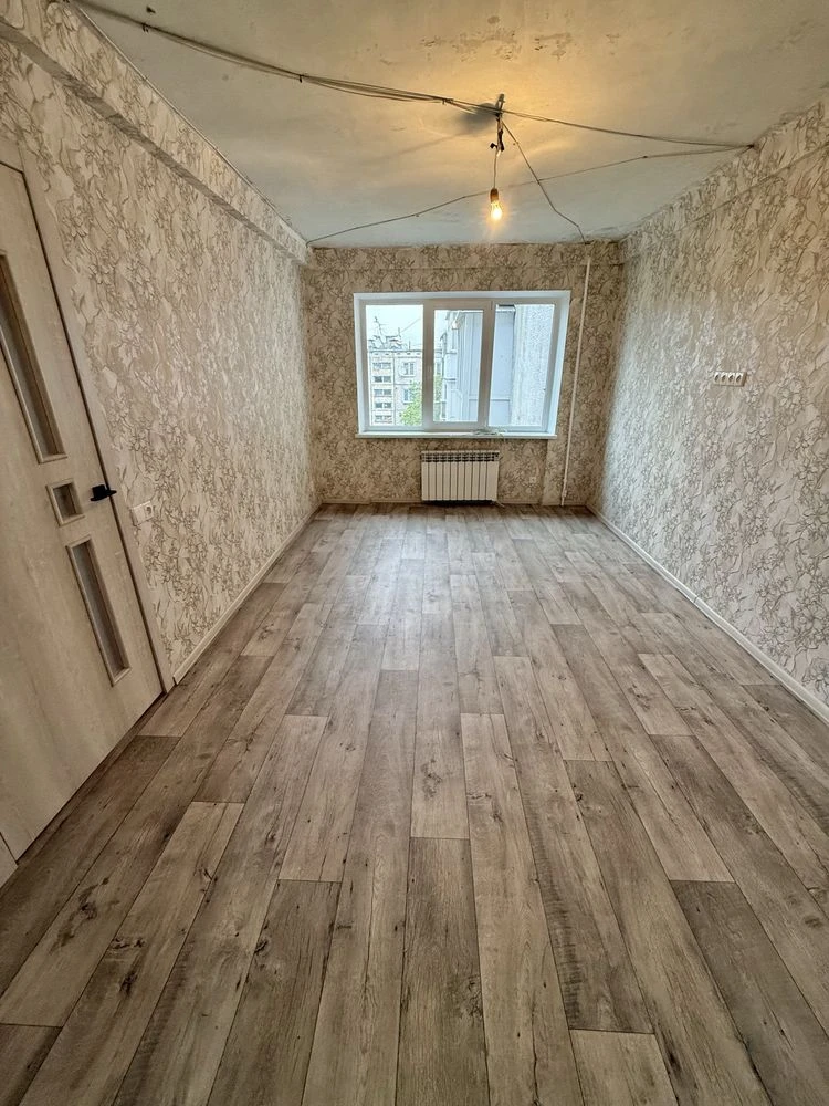 For Sale: 2-bedroom apartment in a 5-story building with new renovation