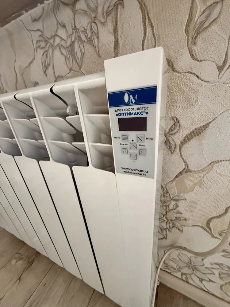 For Sale: 2-bedroom apartment in a 5-story building with new renovation
