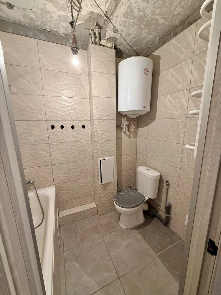 For Sale: 2-bedroom apartment in a 5-story building with new renovation