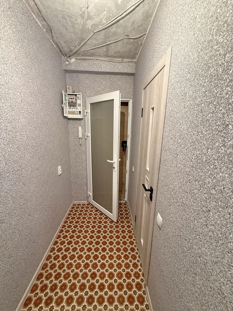 For Sale: 2-bedroom apartment in a 5-story building with new renovation