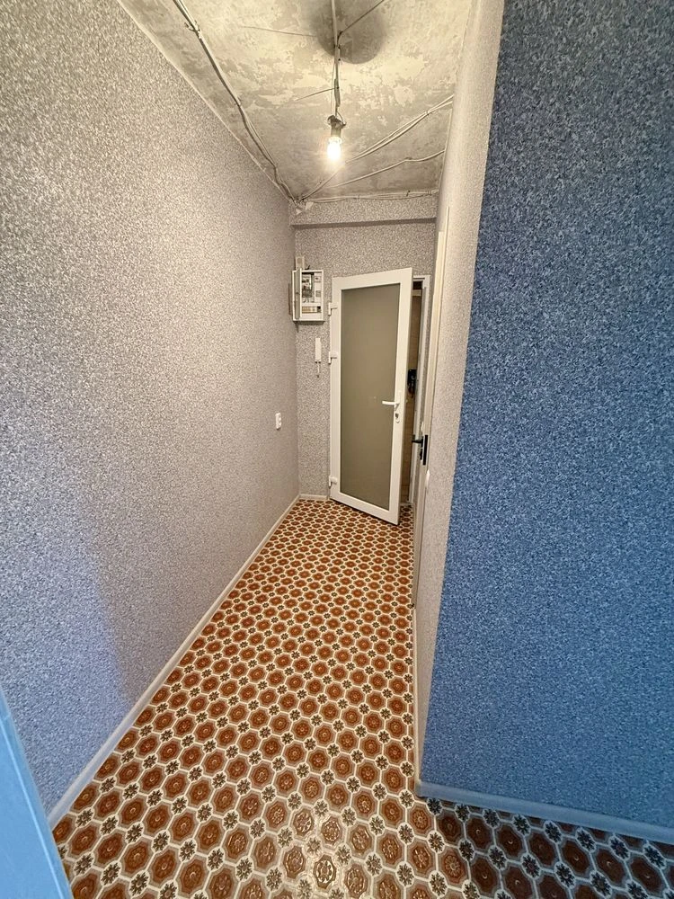For Sale: 2-bedroom apartment in a 5-story building with new renovation
