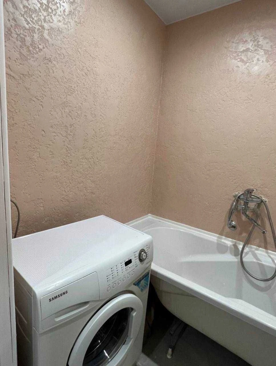 For Sale: 2-room apartment. Left Bank. 10th microdistrict.