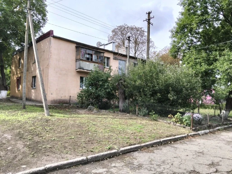 Продам 2х комнатную квартиру 12000 "под ключ"