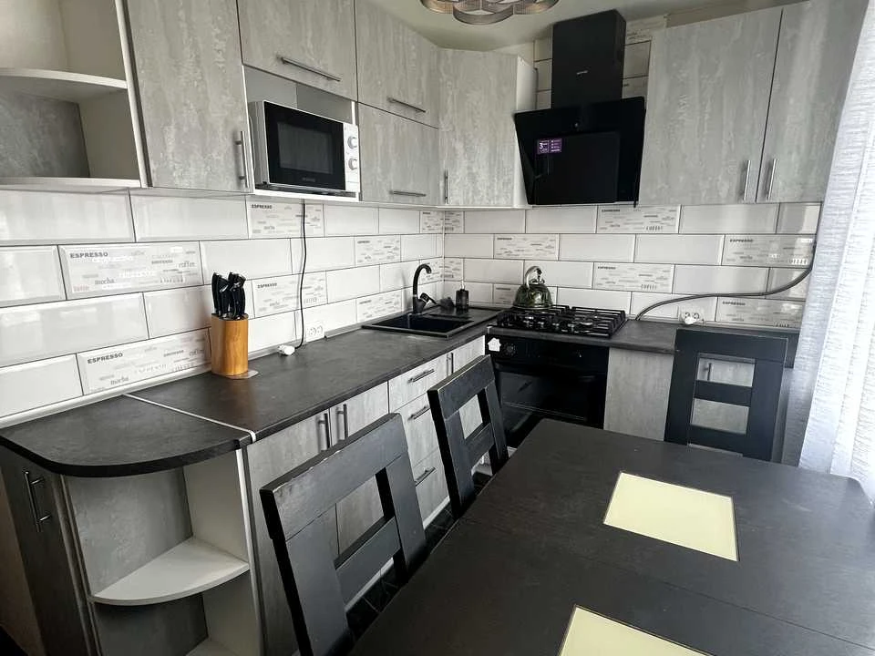 Apartment. Maxim Chizhinka Street, Kam'yanske