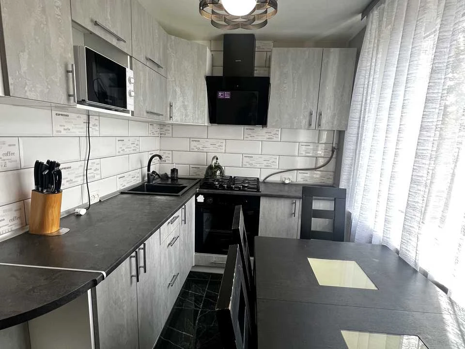 Apartment. Maxim Chizhinka Street, Kam'yanske