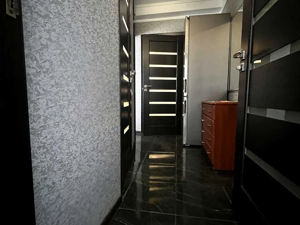 Apartment. Maxim Chizhinka Street, Kam'yanske