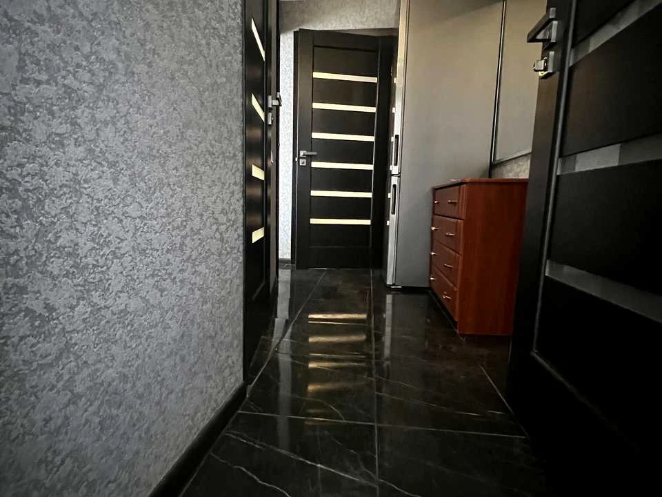 Apartment. Maxim Chizhinka Street, Kam'yanske