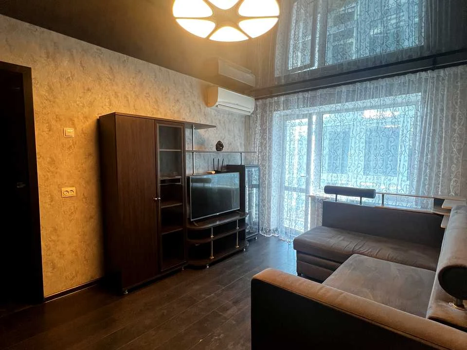 Apartment. Maxim Chizhinka Street, Kam'yanske