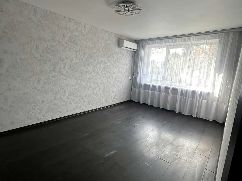 Apartment. Maxim Chizhinka Street, Kam'yanske