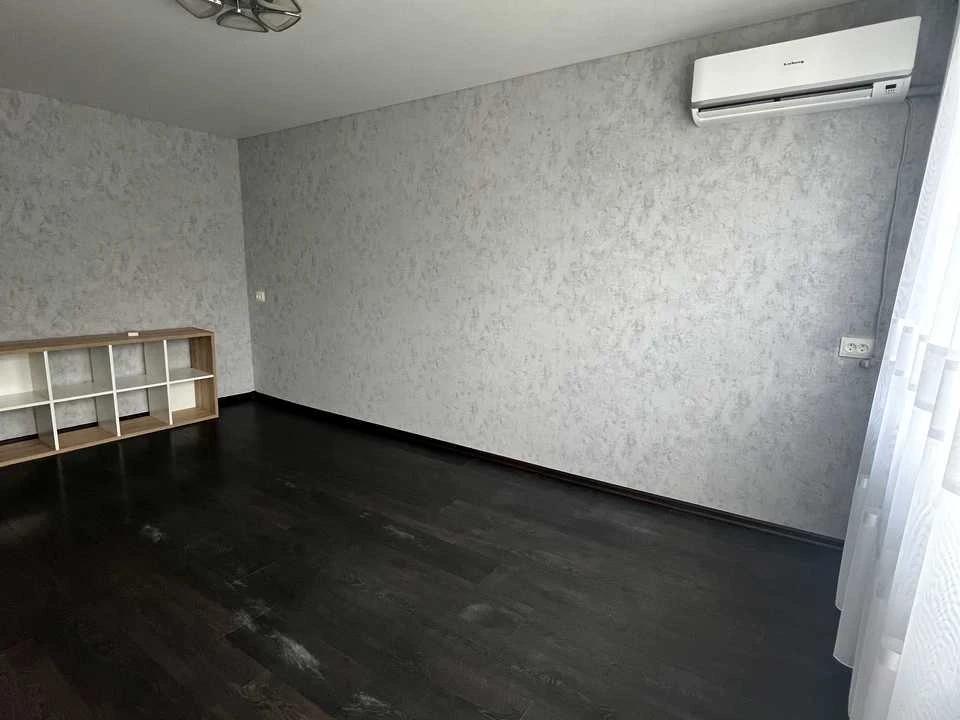 Apartment. Maxim Chizhinka Street, Kam'yanske
