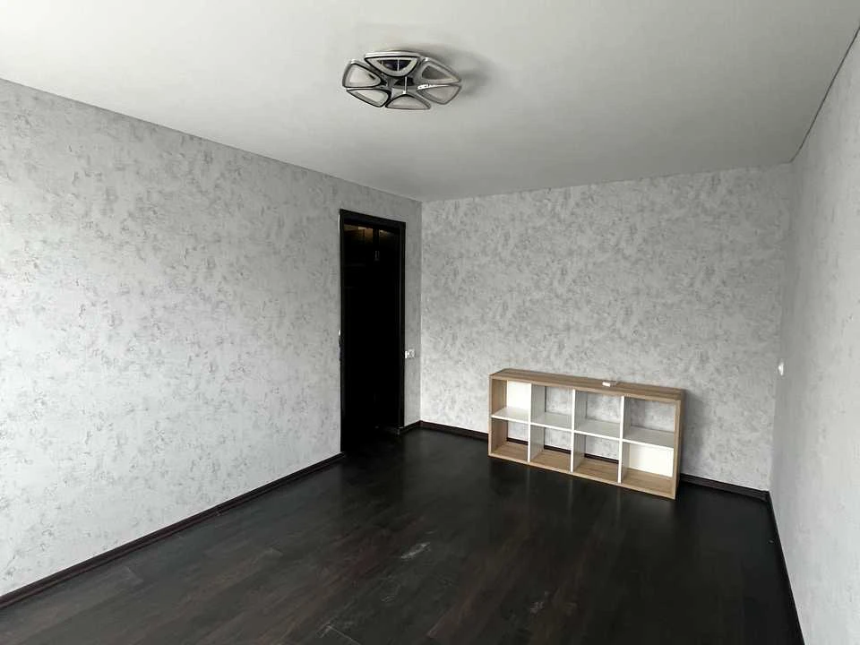 Apartment. Maxim Chizhinka Street, Kam'yanske