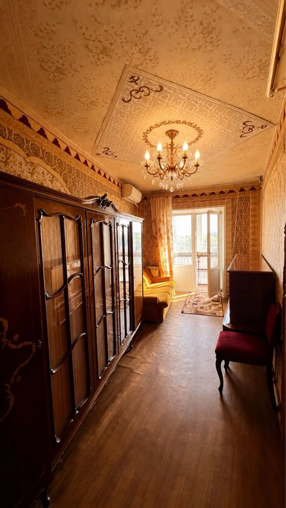 4 room apartment with individual gas heating on Left Bank